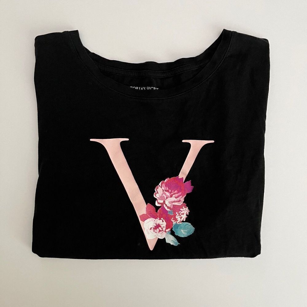 Victoria's Secret Black Rose V Neck T-Shirt, VS V Neck Shirts,‎ Black VS Tops Q3